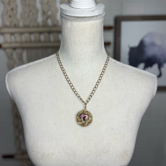 Up-cycled gold tone chunky chain necklace with vintage resin rose pendant - Picture 9 of 13